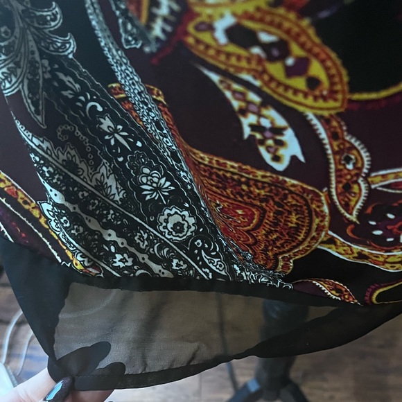 Woman’s top - Picture 2 of 6